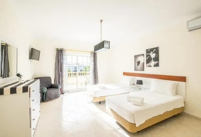 Casa Bella Vista - Fantastic Spacious With Beautiful Views Views Of The Algarvian Mountains, Monchique Ferienhaus