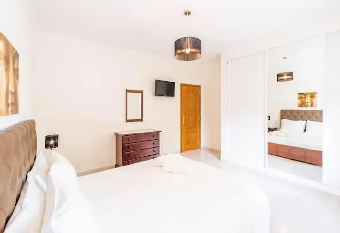 Dom wakacyjny Casa Bella Vista - Fantastic Spacious With Beautiful Views Views Of The Algarvian Mountains, Monchique