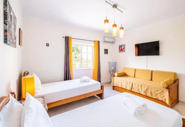 Dom wakacyjny Casa Bella Vista - Fantastic Spacious With Beautiful Views Views Of The Algarvian Mountains, Monchique *