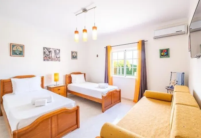 Casa Bella Vista - Fantastic Spacious With Beautiful Views Views Of The Algarvian Mountains, Monchique エストンバル